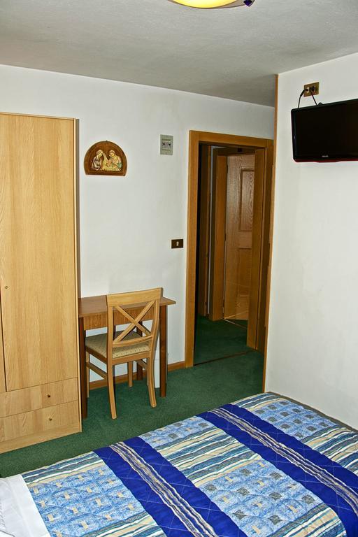 Albergo Ristorante Iris Auronzo di Cadore Room photo